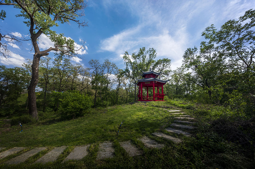 福山公墓伴山亭